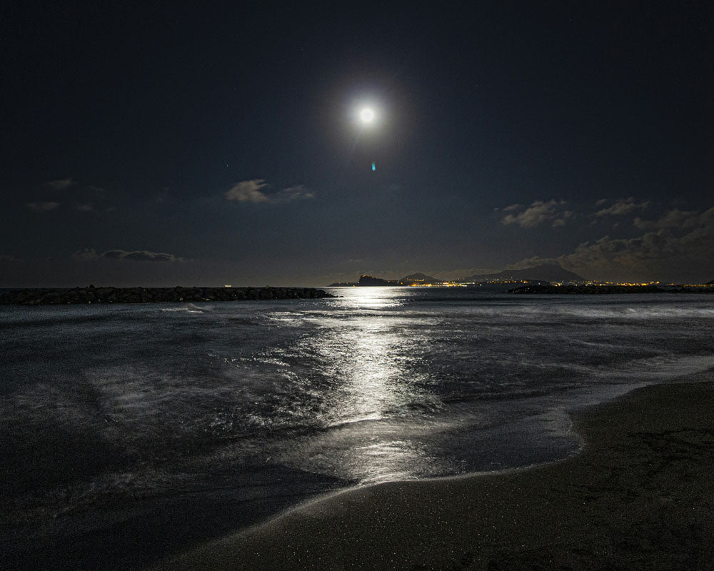 「夏から秋へ移る時期」の夜、なんだか体が固まってうまく寝付けない理由