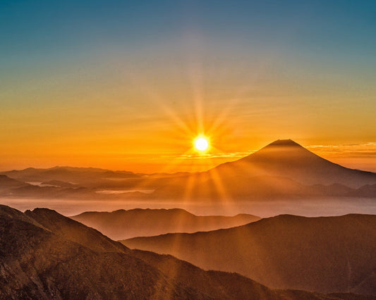 朝の目覚めを左右する「レム睡眠」の役割。脳を整え、新しい一日を軽やかに始めるために